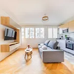 Superb Trocadero Eiffel Tower Apartment